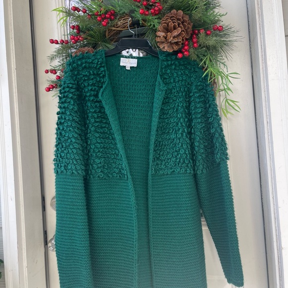 Beautiful textured sweater! Vibrant green that has never been worn! - Picture 1 of 3